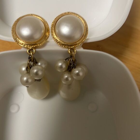 Gorgeous pearl earrings    - Picture 1 of 3